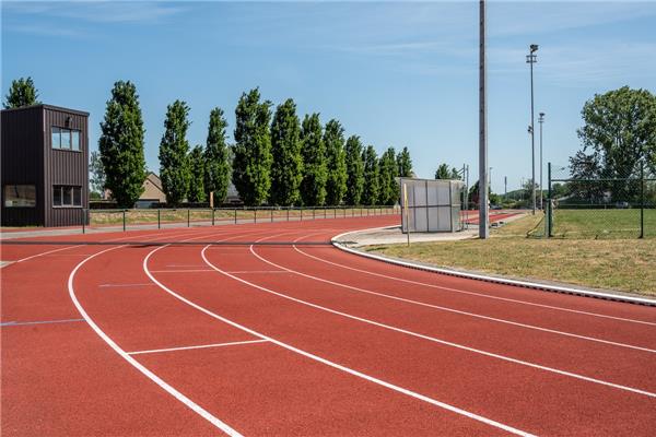 Renovatie kunststof atletiekpiste in PU - Sportinfrabouw NV